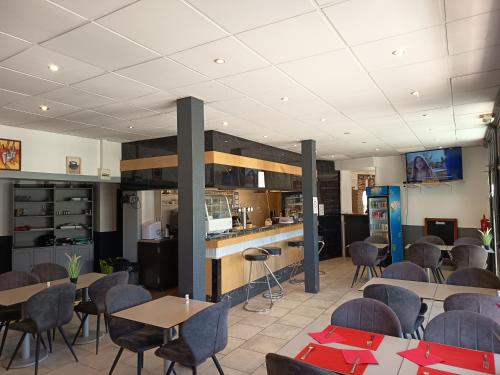 Hotel De La Gare Perigueux in Perigueux Town Center Hotel De La Gare Perigueux in Perigueux Town Center