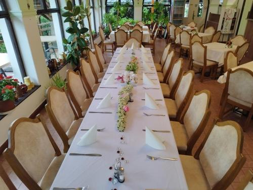 ห้องอาหาร, Margaréta Étterem és Vendéghàz Gasthaus (Margareta Etterem es Vendeghaz Gasthaus) in บาลาตันเลลเล ห้องอาหาร, Margaréta Étterem és Vendéghàz Gasthaus (Margareta Etterem es Vendeghaz Gasthaus) in บาลาตันเลลเล