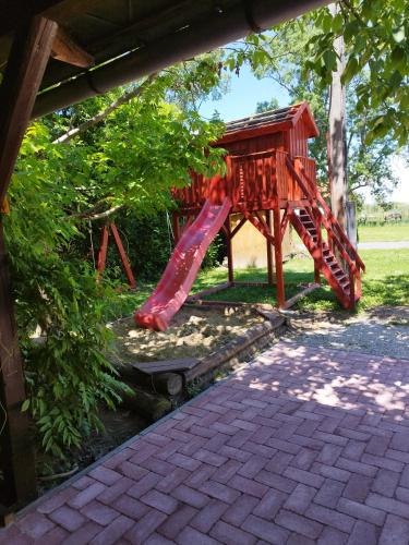ห้องอาหาร, Margaréta Étterem és Vendéghàz Gasthaus (Margareta Etterem es Vendeghaz Gasthaus) in บาลาตันเลลเล ห้องอาหาร, Margaréta Étterem és Vendéghàz Gasthaus (Margareta Etterem es Vendeghaz Gasthaus) in บาลาตันเลลเล