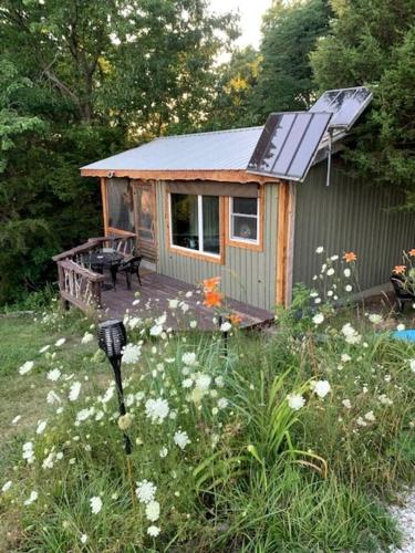 Rustic Glamping Cabin in Hartsburg, Missouri, Ideal to Explore Hart Creek Conservation Area in 荷士森麥 (MO) Rustic Glamping Cabin in Hartsburg, Missouri, Ideal to Explore Hart Creek Conservation Area in 荷士森麥 (MO)