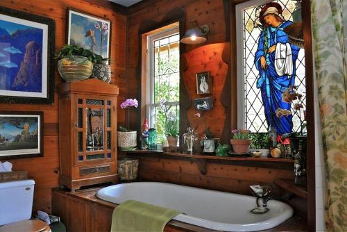 Antique Indonesian Teakwood Cottage for a Romantic Getaway in Petaluma, California in Petaluma (Kalifornia) Antique Indonesian Teakwood Cottage for a Romantic Getaway in Petaluma, California in Petaluma (Kalifornia)