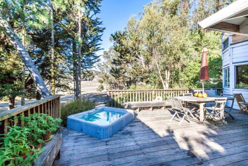 Antique Indonesian Teakwood Cottage for a Romantic Getaway in Petaluma, California in Petaluma (Kalifornia) Antique Indonesian Teakwood Cottage for a Romantic Getaway in Petaluma, California in Petaluma (Kalifornia)