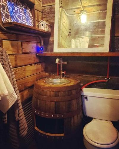 Rustic Container Accommodation for Glamping in Kentucky in Sparta Rustic Container Accommodation for Glamping in Kentucky in Sparta