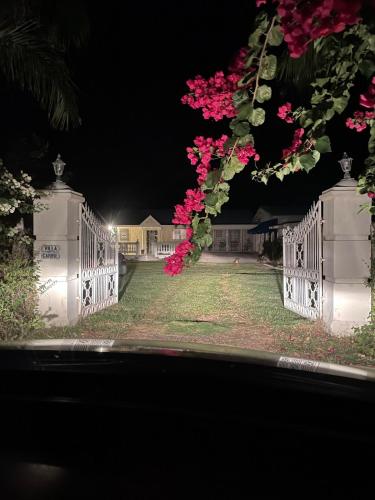 Charming 5-Bedroom Rustic Villa Steps from a Private Beach in Lucea Charming 5-Bedroom Rustic Villa Steps from a Private Beach in Lucea