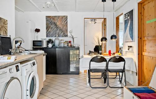 Kitchen, Amazing Apartment In Thisted With Wifi in Hjardemål Kitchen, Amazing Apartment In Thisted With Wifi in Hjardemål