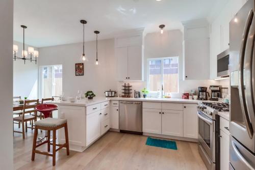 Modern 3BR Family Home w Garage, 5 min to Beach, DT in Imperial Beach Modern 3BR Family Home w Garage, 5 min to Beach, DT in Imperial Beach