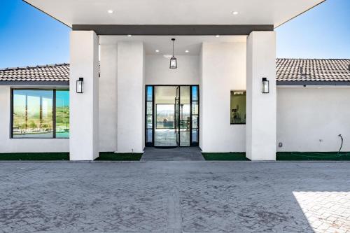 Entrance, Modern 4BR Escape with Mountain Views in Ahwatukee Entrance, Modern 4BR Escape with Mountain Views in Ahwatukee