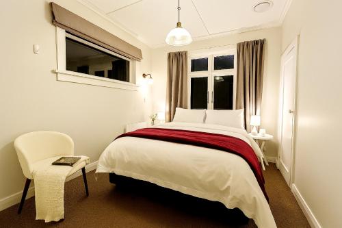 Skyline City - Entire Character Apartment - Views, Parking and Netflix in Kelburn Skyline City - Entire Character Apartment - Views, Parking and Netflix in Kelburn