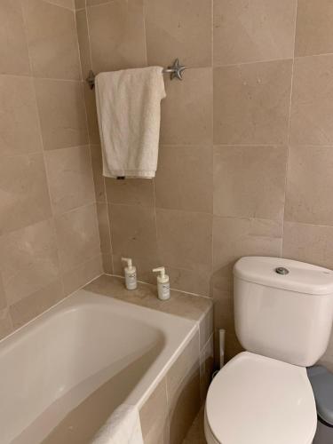ห้องน้ำ, Acogedor apartamento Los Nidos, Carihuela in ตอเรโมลิโนส ห้องน้ำ, Acogedor apartamento Los Nidos, Carihuela in ตอเรโมลิโนส