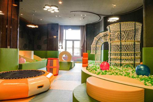 Klub Anak-anak, Crowne Plaza Dalian Sports Center in Stasiun Kereta Dalian Utara Klub Anak-anak, Crowne Plaza Dalian Sports Center in Stasiun Kereta Dalian Utara