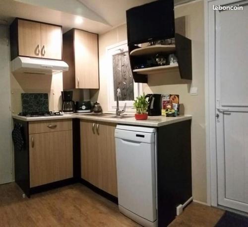 MH 387 3 chambres 1 salle de bain dans camping 4 étoiles (MH 387 3 chambres 1 salle de bain dans camping 4 etoiles) in St Julien En Born MH 387 3 chambres 1 salle de bain dans camping 4 étoiles (MH 387 3 chambres 1 salle de bain dans camping 4 etoiles) in St Julien En Born