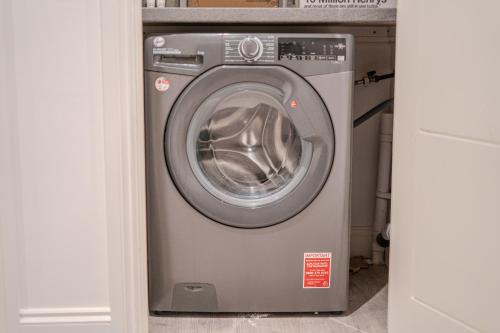 Royal Oak 9 - FREE PARKING - Perfect for Contractors - Wi-Fi - Long Term Stays in Észak-Brentwood Royal Oak 9 - FREE PARKING - Perfect for Contractors - Wi-Fi - Long Term Stays in Észak-Brentwood