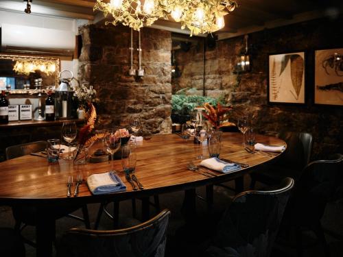 Sala bankietowa, Old Court House Inn in Saint Aubin Sala bankietowa, Old Court House Inn in Saint Aubin