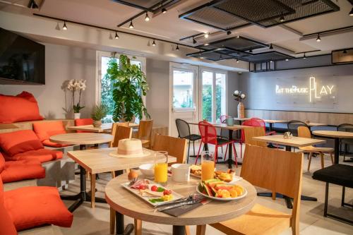 Food and beverages, Ibis Roquebrune Cap Martin in Menton Food and beverages, Ibis Roquebrune Cap Martin in Menton