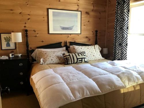 Pristine and Cozy Cabin Rental Overlooking Pond near Rochester, New York in 那不勒斯 (NY) Pristine and Cozy Cabin Rental Overlooking Pond near Rochester, New York in 那不勒斯 (NY)