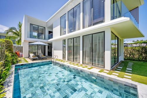 Villa 3 bedrooms beachfront in 5 star resort in Hoa Vang Villa 3 bedrooms beachfront in 5 star resort in Hoa Vang