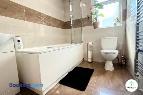 Bathroom, Ground Floor 1 Bedroom Apartment close to Woking train station in Woking Bathroom, Ground Floor 1 Bedroom Apartment close to Woking train station in Woking