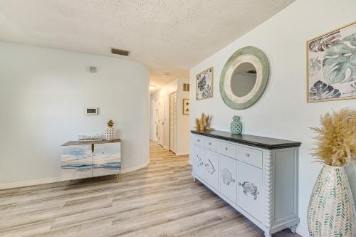 Bright Ruskin Home Less Than 2 Mi to Beach and Marina! in 拉斯金 Bright Ruskin Home Less Than 2 Mi to Beach and Marina! in 拉斯金