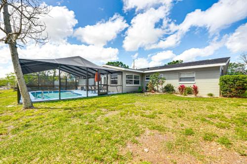 Bright Ruskin Home Less Than 2 Mi to Beach and Marina! in 拉斯金 Bright Ruskin Home Less Than 2 Mi to Beach and Marina! in 拉斯金