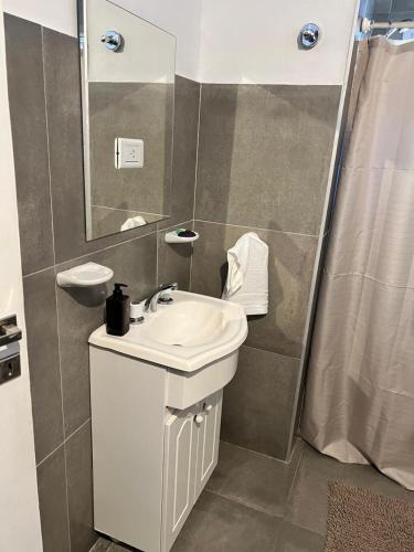 Moderno departamento con cochera en el corazón de Resistencia ideal para dos personas (Moderno departamento con cochera en el corazon de Resistencia ideal para dos personas) near Resistencia nemzetközi repülőtér Moderno departamento con cochera en el corazón de Resistencia ideal para dos personas (Moderno departamento con cochera en el corazon de Resistencia ideal para dos personas) near Resistencia nemzetközi repülőtér