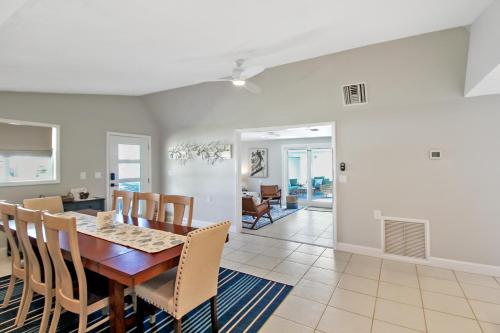 Beautiful pool home in the historic village of Longboat Key - Close to beach in Longboat Key (FL) Beautiful pool home in the historic village of Longboat Key - Close to beach in Longboat Key (FL)