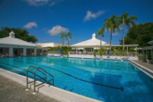 Open and airy 2 BR condo in Plantation Golf and Country Club in Plantation (FL) Open and airy 2 BR condo in Plantation Golf and Country Club in Plantation (FL)
