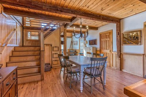 Light-filled Carpenter's Cottage in Stockbridge in Stockbridge Light-filled Carpenter's Cottage in Stockbridge in Stockbridge