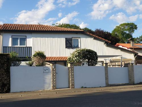 Warm house close to all amenities in Saint-Martin-de-Seignanx Warm house close to all amenities in Saint-Martin-de-Seignanx
