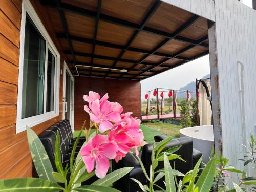 Exterior view, Idin Klin Pha Man in Chum Phae Exterior view, Idin Klin Pha Man in Chum Phae