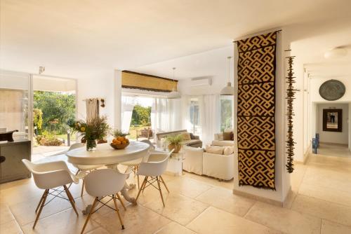 Caesarea Sea-Side Exquisite Retreat with Mamad by Sea N' Rent in Caesarea Caesarea Sea-Side Exquisite Retreat with Mamad by Sea N' Rent in Caesarea
