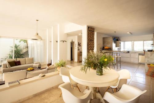 Caesarea Sea-Side Exquisite Retreat with Mamad by Sea N' Rent in Caesarea Caesarea Sea-Side Exquisite Retreat with Mamad by Sea N' Rent in Caesarea