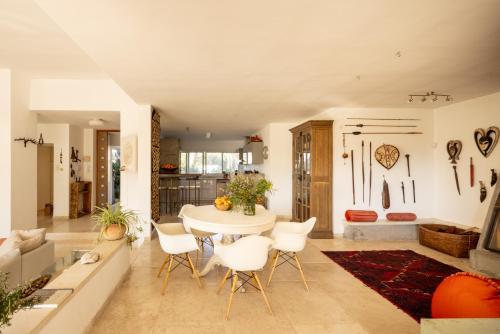 Caesarea Sea-Side Exquisite Retreat with Mamad by Sea N' Rent in Caesarea Caesarea Sea-Side Exquisite Retreat with Mamad by Sea N' Rent in Caesarea