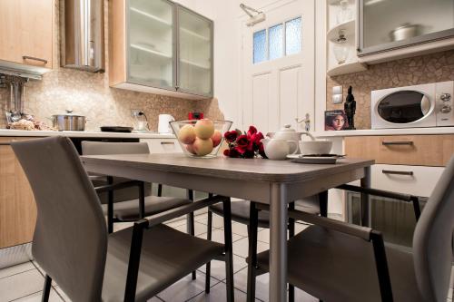 This photo about The Queen Luxury Apartments - Villa Gemma shared on HyHotel.com