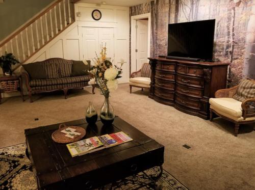 Lambs Landing Huron Family Vacation Home in Huron (OH) Lambs Landing Huron Family Vacation Home in Huron (OH)