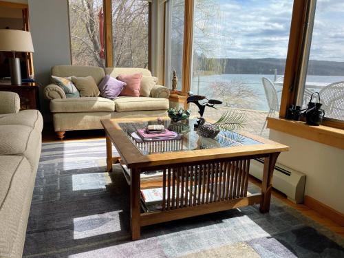 Вид, Risingwater Newly Listed Stunning Home with 150-Foot Beachfront in the Finger Lakes in Кеука Парк (Нью-Йорк) Вид, Risingwater Newly Listed Stunning Home with 150-Foot Beachfront in the Finger Lakes in Кеука Парк (Нью-Йорк)