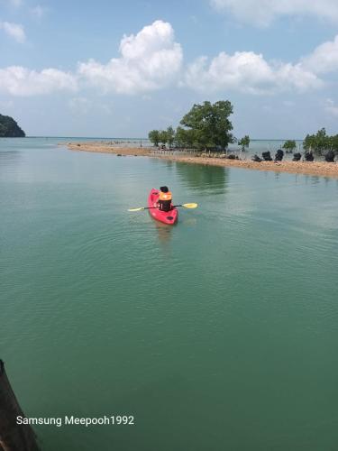Canoeing, PhaluayCamping in Ko Phaluai Canoeing, PhaluayCamping in Ko Phaluai