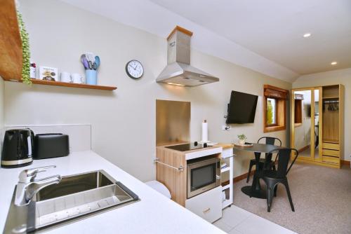 المرافق, Studio Retreat with EV & off street Parking in برنسايد المرافق, Studio Retreat with EV & off street Parking in برنسايد