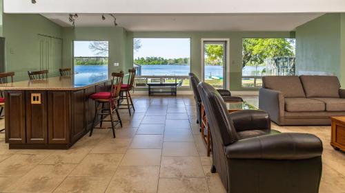 Lakefront Retreat - Boat - Fish - Close to all Orlando Parks - Disney - Universal - SeaWorld in شرق أورلاندو Lakefront Retreat - Boat - Fish - Close to all Orlando Parks - Disney - Universal - SeaWorld in شرق أورلاندو