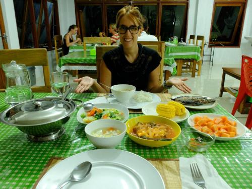 Aliments i begudes, Tangkoko Macaca in Rinondoran Aliments i begudes, Tangkoko Macaca in Rinondoran