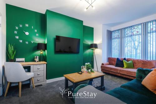 Guestroom, Beautiful Bradford 3 Bedroom Home Sleeps 8 with Parking by PureStay in Wyke Guestroom, Beautiful Bradford 3 Bedroom Home Sleeps 8 with Parking by PureStay in Wyke