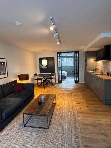 Neue 2 Zimmer Wohnung im Grunen mit Terrasse und Platz in Kleinmachnow Neue 2 Zimmer Wohnung im Grunen mit Terrasse und Platz in Kleinmachnow