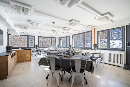 Restaurant, CHALET AUBERGE - Les Mélèzes (CHALET AUBERGE - Les Melezes) in Tignes Restaurant, CHALET AUBERGE - Les Mélèzes (CHALET AUBERGE - Les Melezes) in Tignes