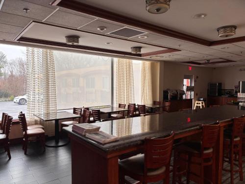 Hamden Hotel and Suites HAMDEN - NEW HAVEN in Hamden Hamden Hotel and Suites HAMDEN - NEW HAVEN in Hamden