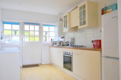 Lighthouse Cottage, 19 Broadlands, Shaldon in Newton Abbot Lighthouse Cottage, 19 Broadlands, Shaldon in Newton Abbot