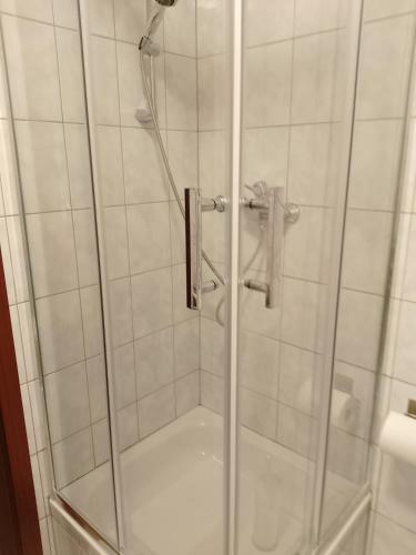 Badkamer, Zum Ritter Ferienwohnung 300 Meter zum Freizeitpark Plohn in Lengenfeld Badkamer, Zum Ritter Ferienwohnung 300 Meter zum Freizeitpark Plohn in Lengenfeld