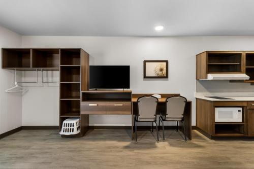 WoodSpring Suites Palmdale - Lancaster in Palmdale (CA) WoodSpring Suites Palmdale - Lancaster in Palmdale (CA)