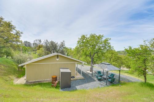 Coulterville Home with Gazebo Near Lakes and Hiking! in Coulterville (CA) Coulterville Home with Gazebo Near Lakes and Hiking! in Coulterville (CA)