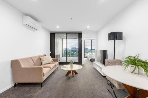 Modern Chic 1-Bedroom Apartment with Parking in وودون فالي Modern Chic 1-Bedroom Apartment with Parking in وودون فالي