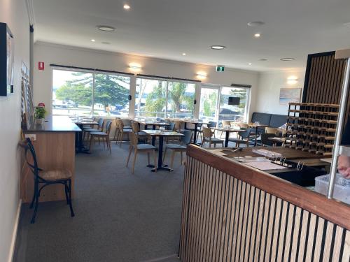 餐廳, 碼頭酒店 (Quays Hotel) in 巴特曼斯灣 餐廳, 碼頭酒店 (Quays Hotel) in 巴特曼斯灣