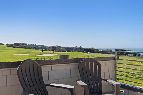Breathtaking Views of the Pacific Ocean Rooftop Balcony Gourmet Kitchen and Hot Tub overlooking Golf in 博德加灣(CA) Breathtaking Views of the Pacific Ocean Rooftop Balcony Gourmet Kitchen and Hot Tub overlooking Golf in 博德加灣(CA)